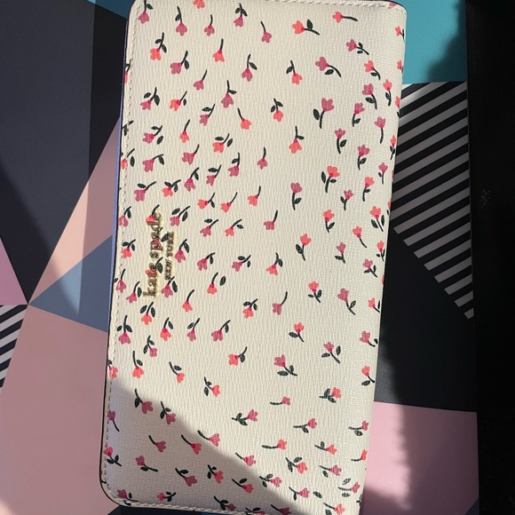 Kate Spade continental wallet - Picture 1 of 3